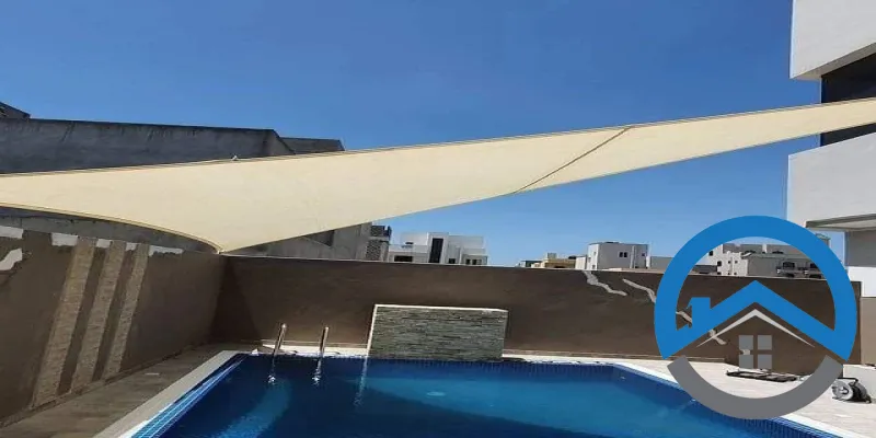 مظلات مسابح